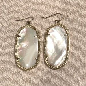 Kendra Scott Danielle Earrings in Mother of Pearl